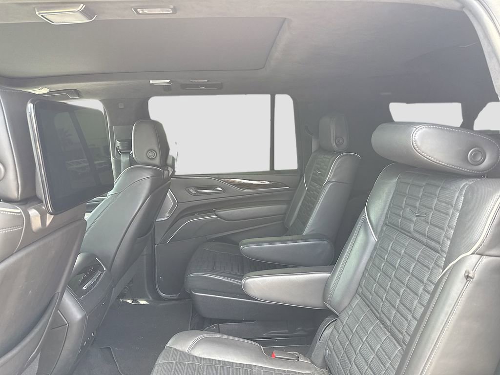 Used 2023 Cadillac Escalade ESV Sport Platinum w/ Heavy-Duty Trailer Package AWD/4WD image 23