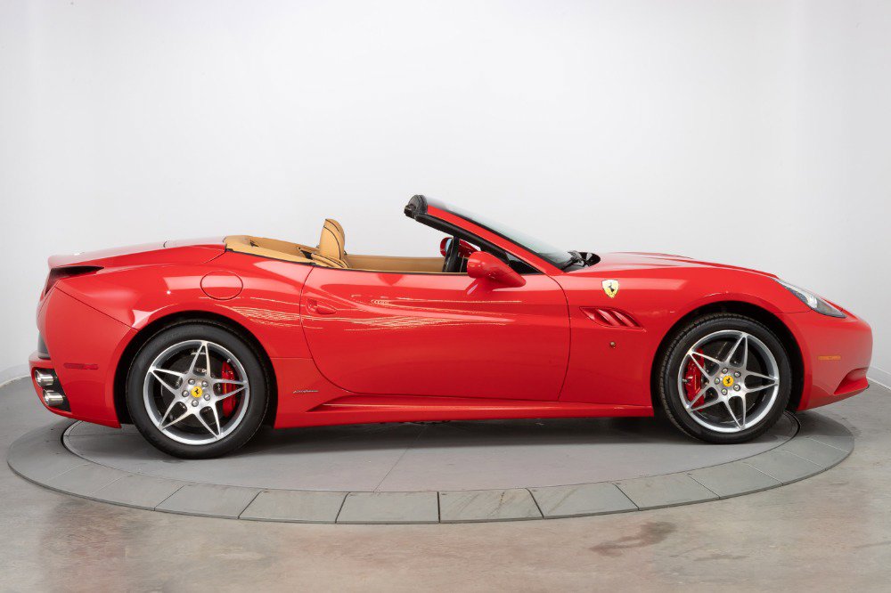 Used 2011 Ferrari California image 8