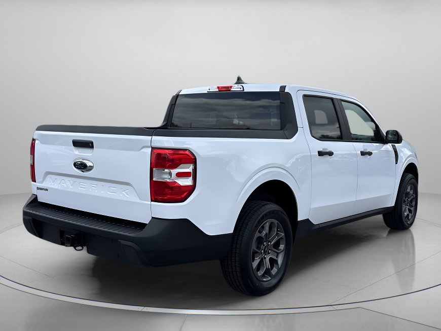 Used 2023 Ford Maverick XLT FWD image 3