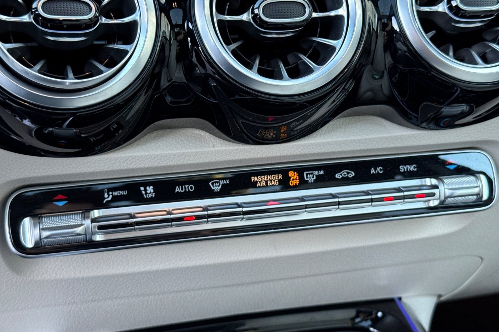 Certified 2025 Mercedes-Benz GLB 250 image 23