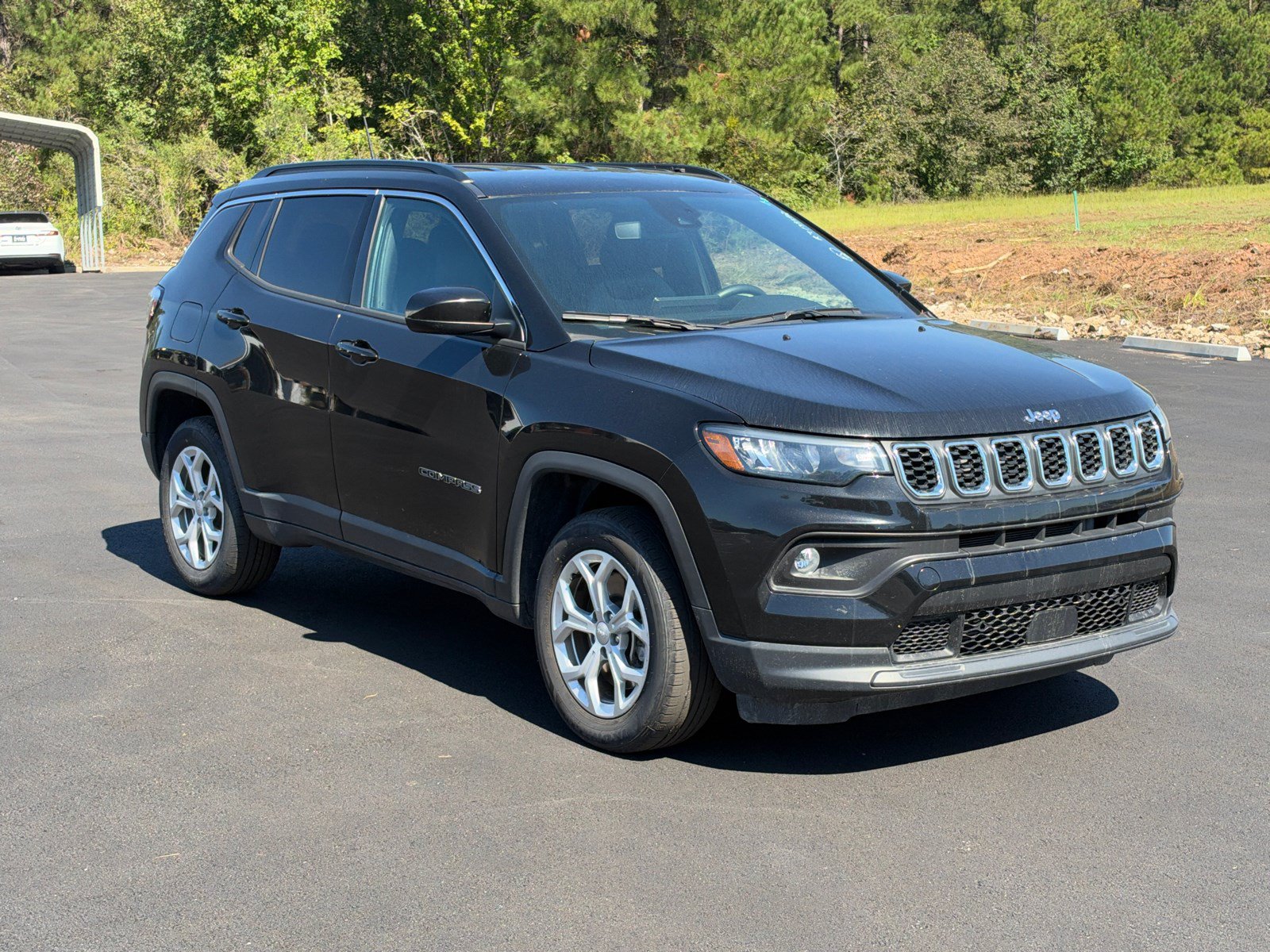 Used 2024 Jeep Compass Latitude AWD/4WD image 3