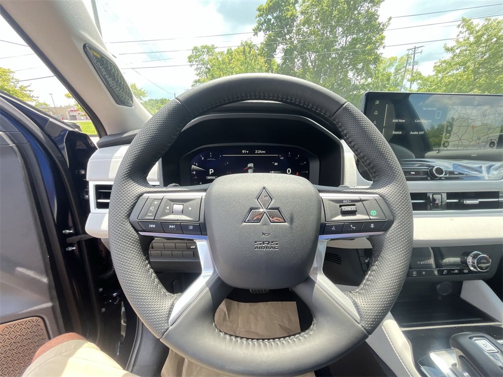 New 2025 Mitsubishi Outlander SE image 14