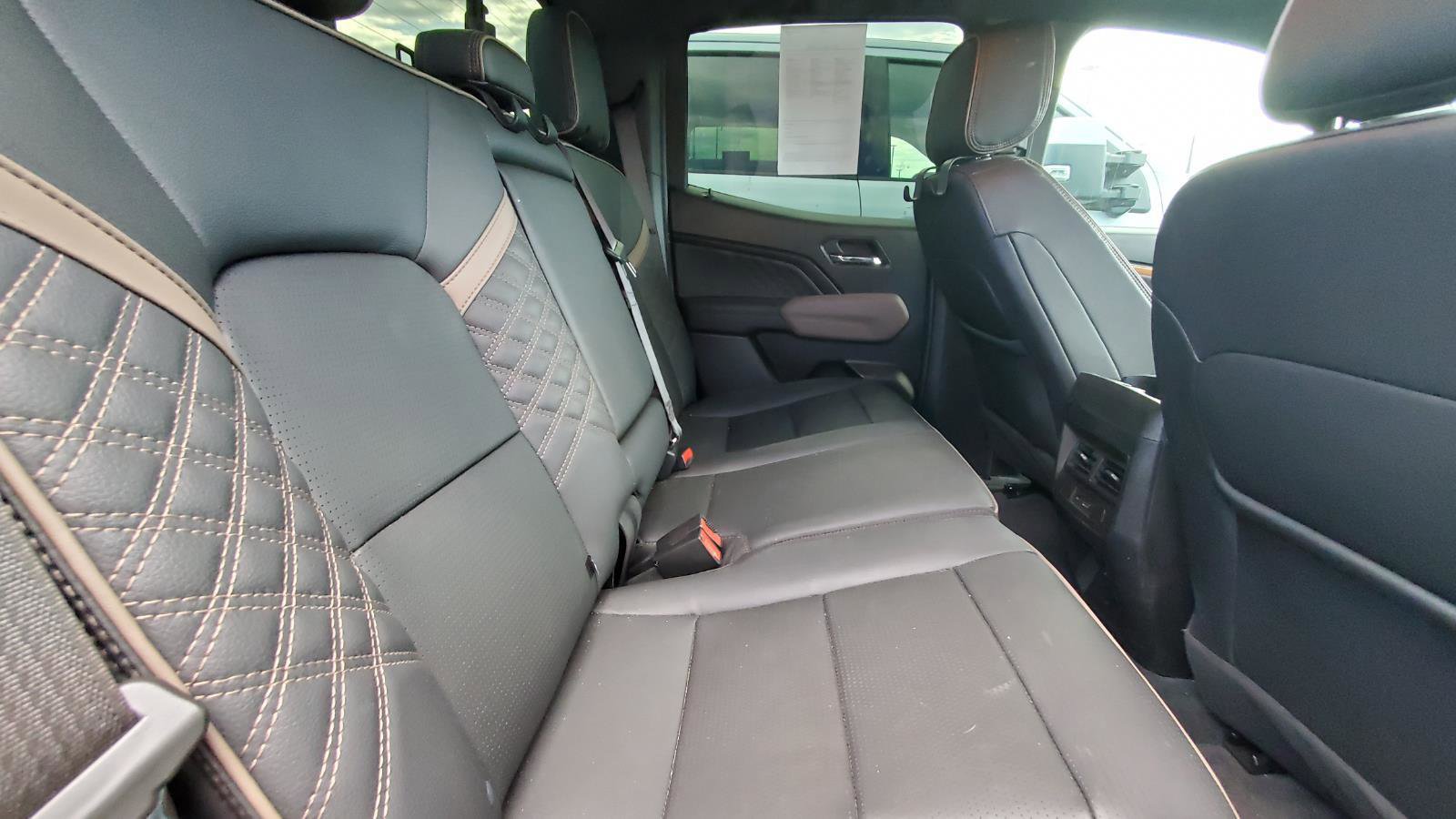 Used 2023 GMC Canyon Denali image 6