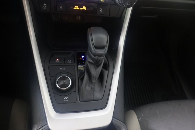 Used 2023 Toyota RAV4 XLE image 18
