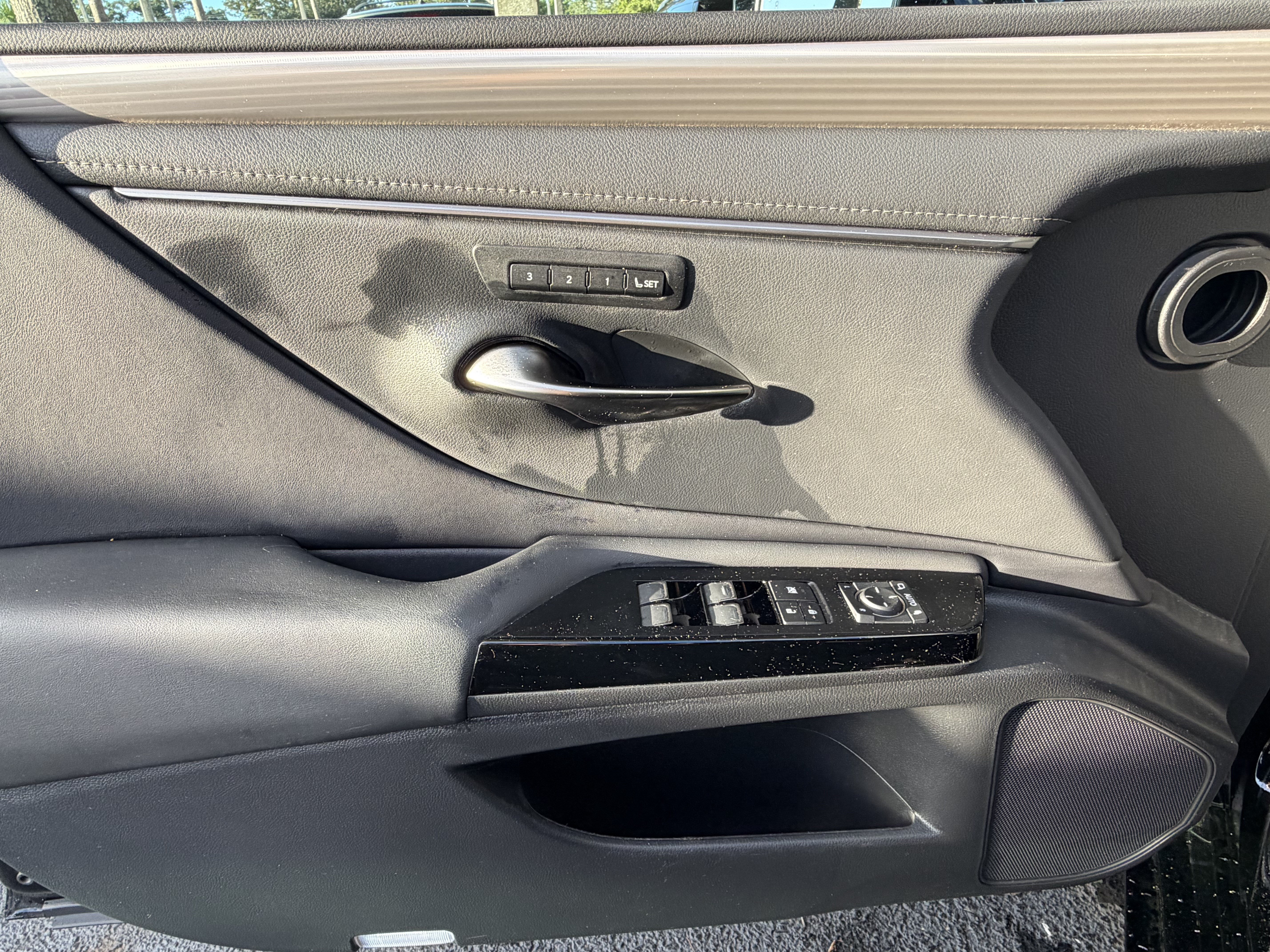 Certified 2023 Lexus ES 350 F Sport w/ Accessory Package (Z2) FWD image 13
