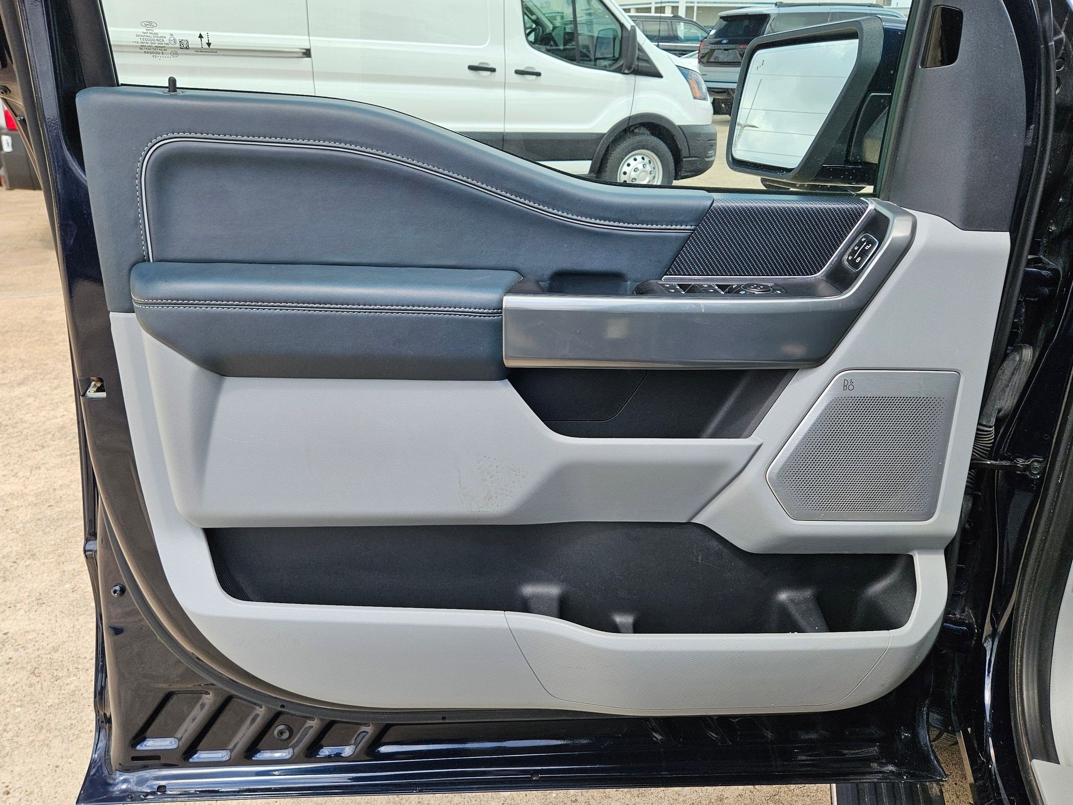 Used 2023 Ford F150 Limited image 12