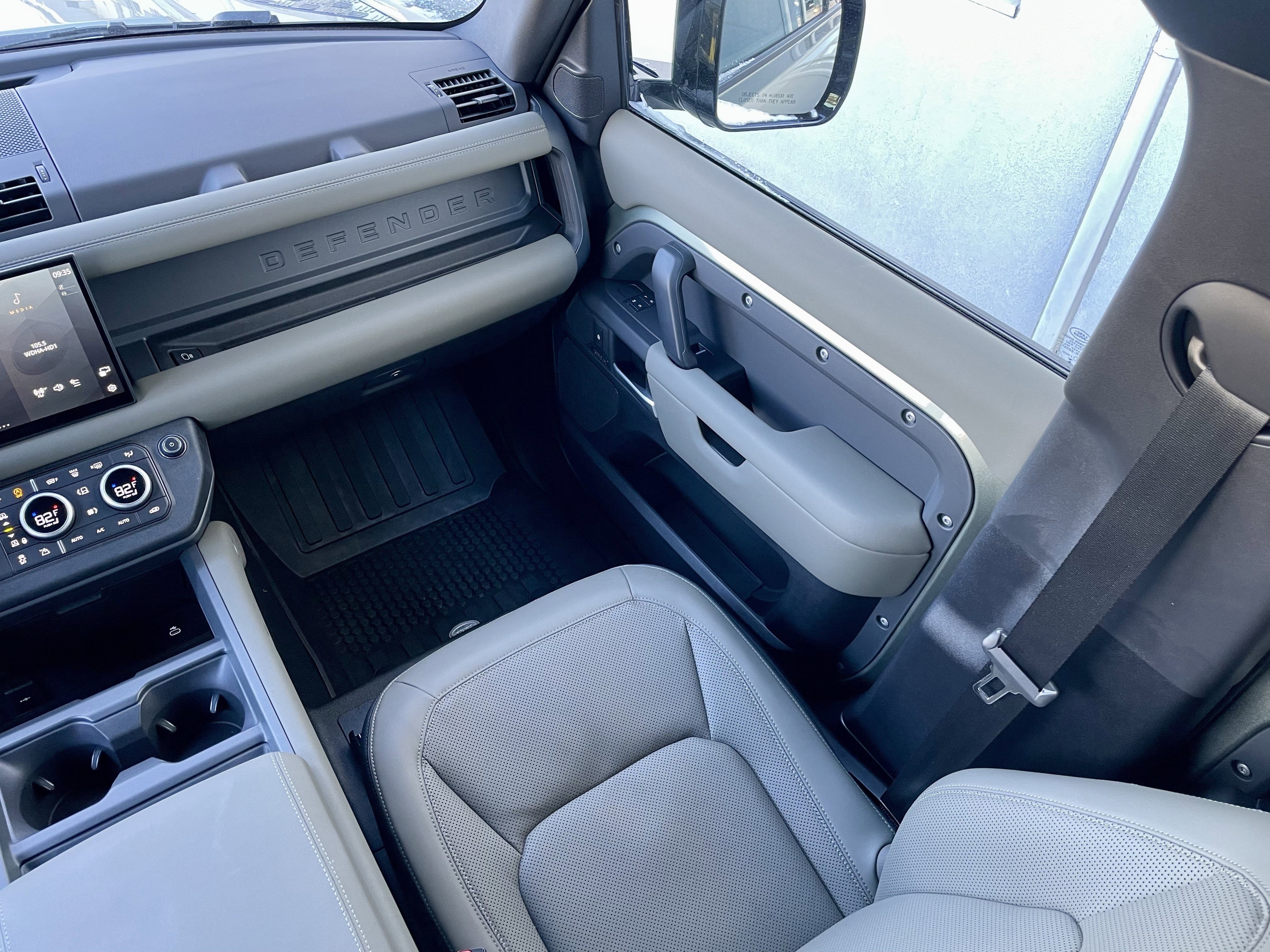 Certified 2025 Land Rover Defender 110 X-Dynamic SE image 18