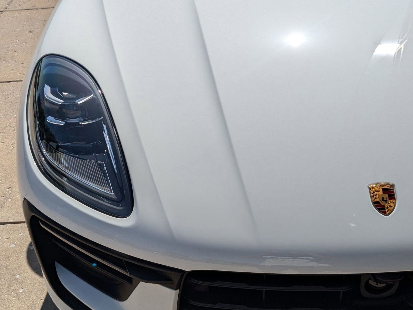 Certified 2025 Porsche Macan AWD/4WD image 12