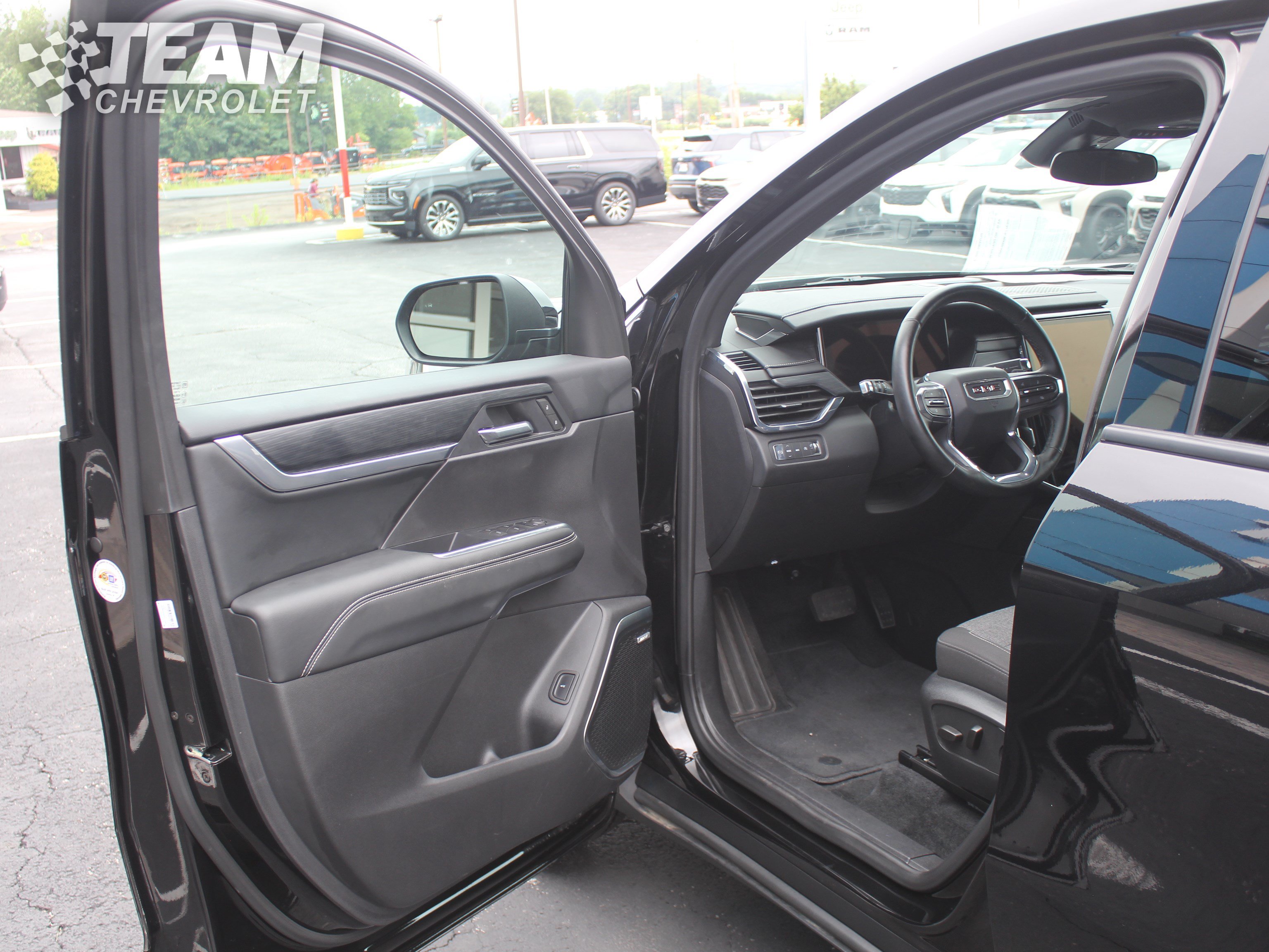 Certified 2025 GMC Acadia Elevation AWD/4WD image 10