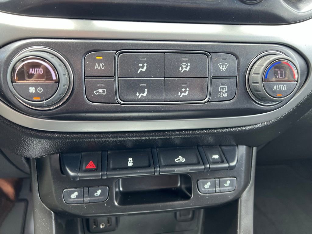 Used 2022 Chevrolet Colorado LT w/ Luxury Package RWD image 38