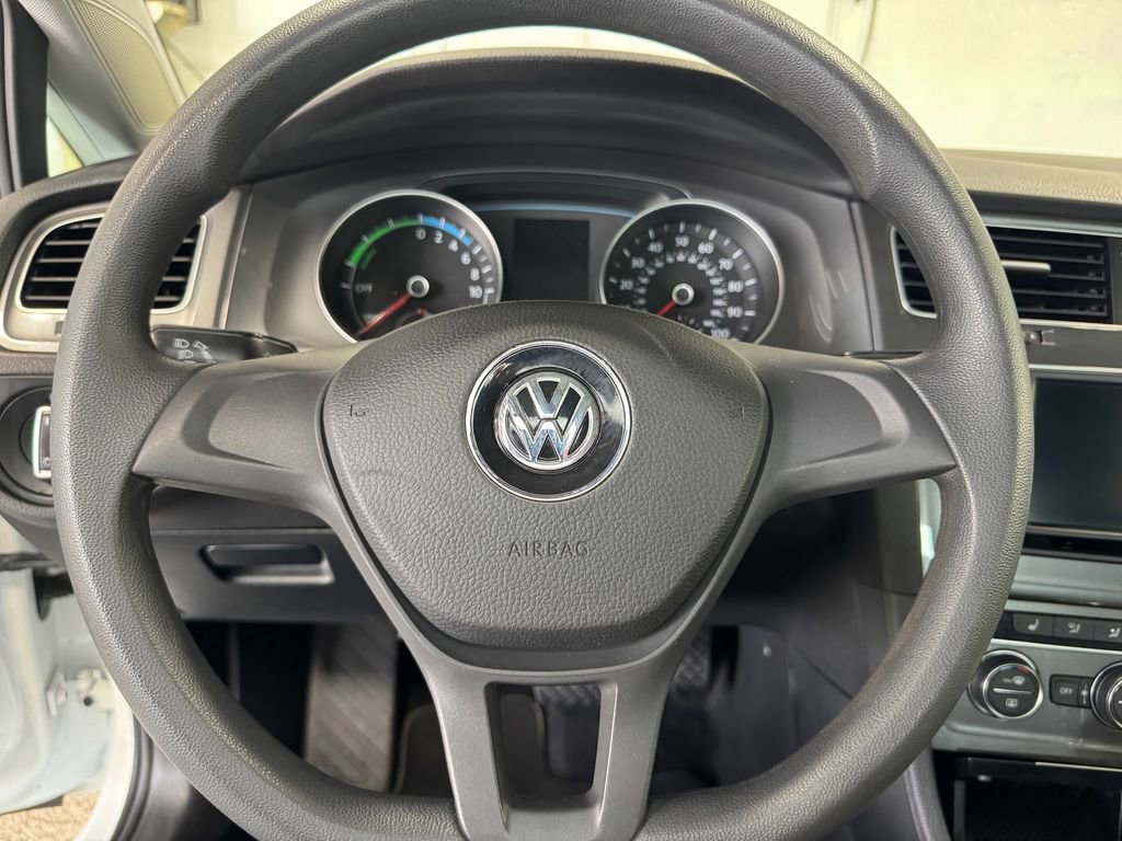 Used 2016 Volkswagen e-Golf SE w/ DC Fast Charging Package FWD image 15