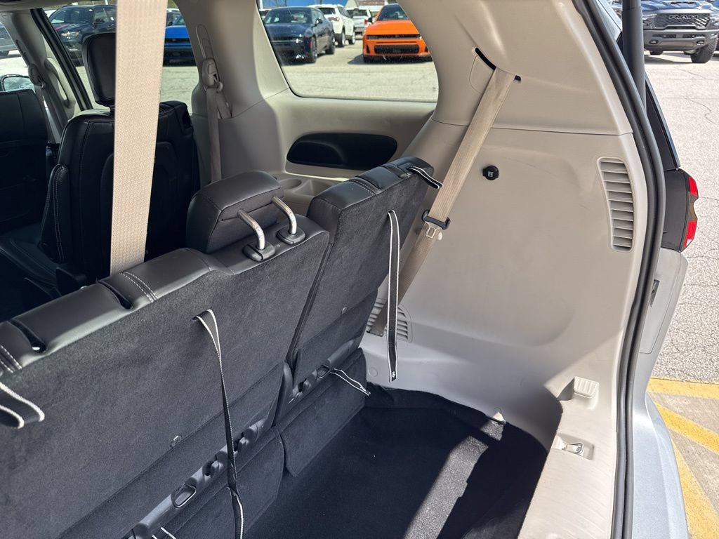 Used 2024 Chrysler Pacifica Touring-L FWD image 21