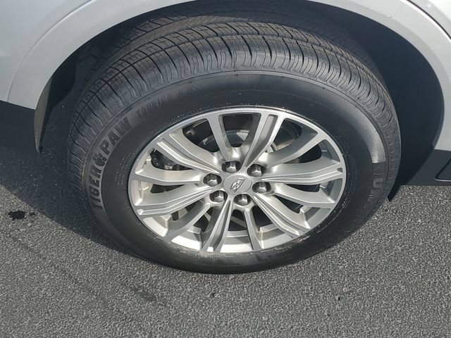 Certified 2017 Cadillac XT5 Luxury w/ Driver Awareness Package FWD image 5