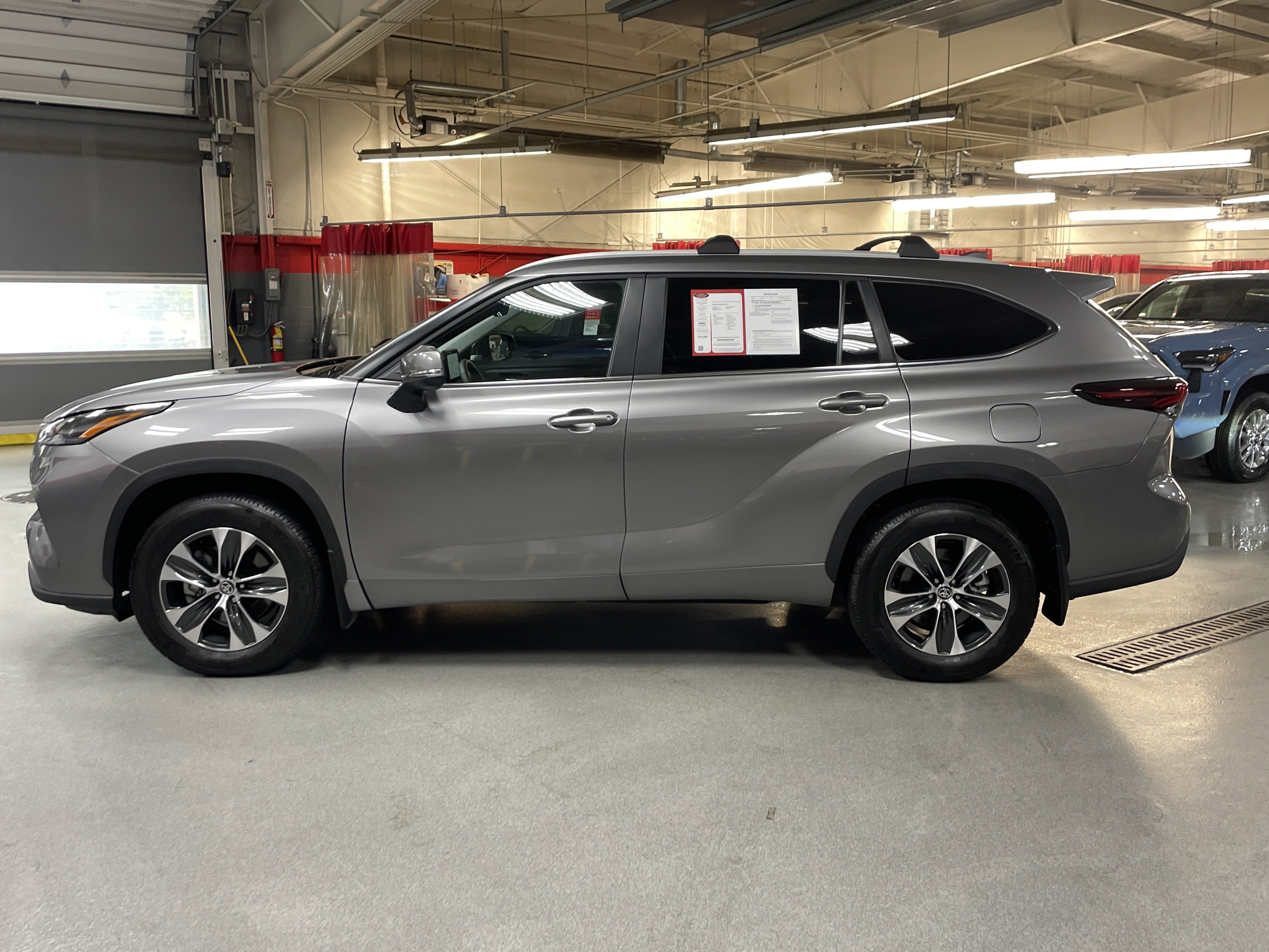 Used 2026 Toyota Highlander XLE image 7