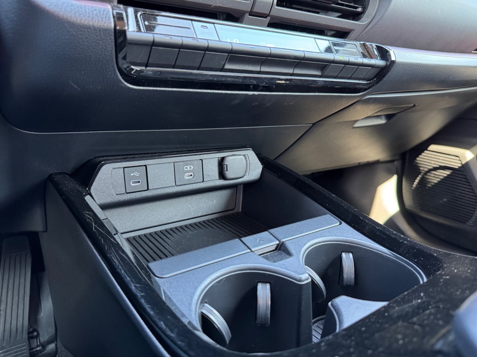 Used 2024 Toyota Prius Prime FWD image 25
