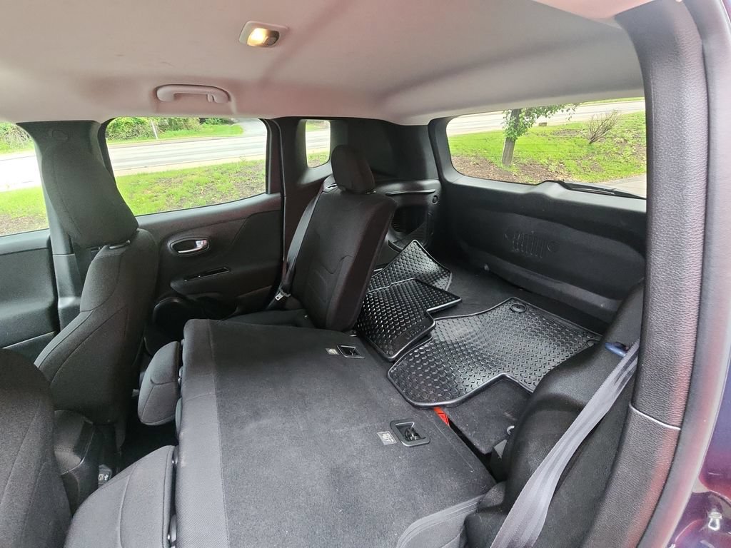 Used 2020 Jeep Renegade Latitude AWD/4WD image 36