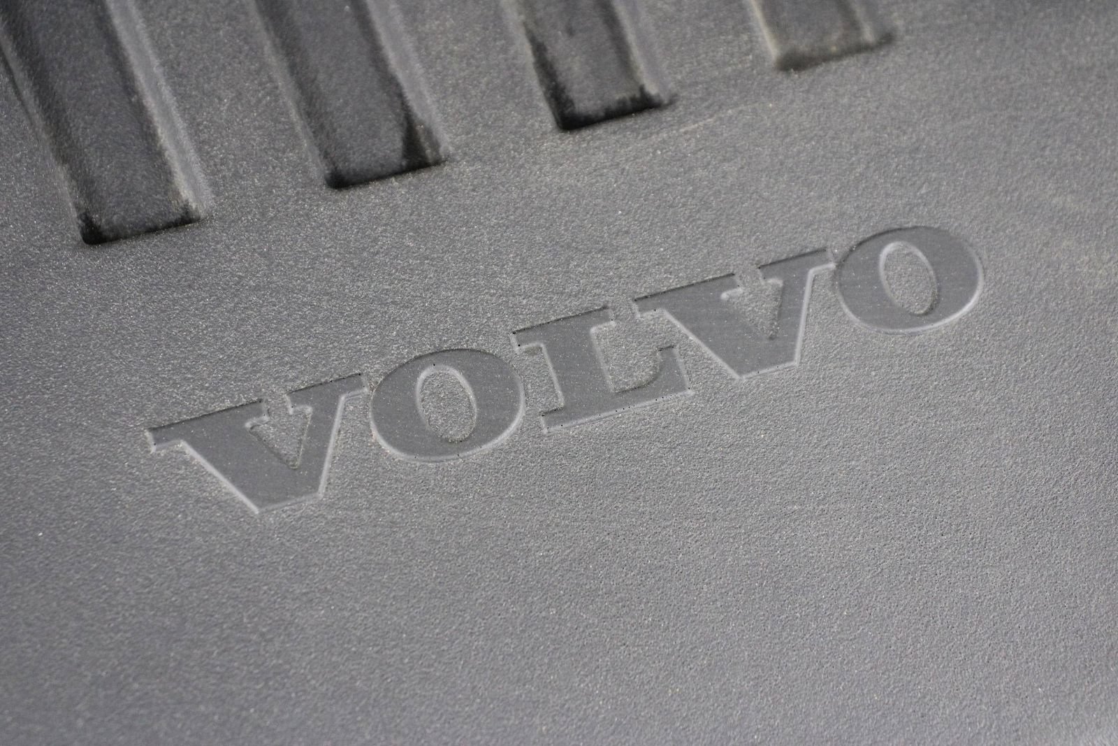 Certified 2024 Volvo XC60 B5 Plus AWD/4WD image 25
