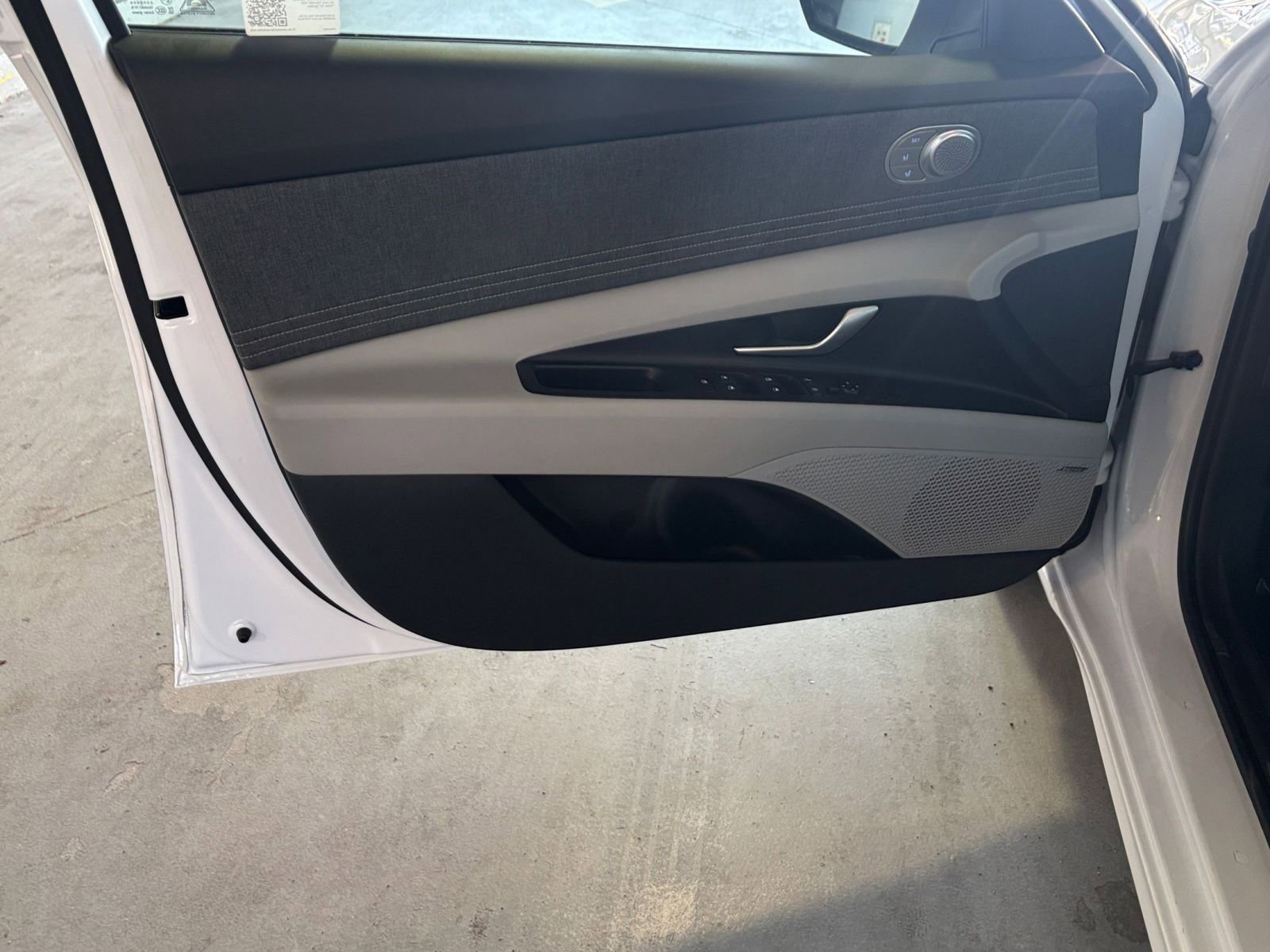 Used 2025 Hyundai Elantra Limited image 20