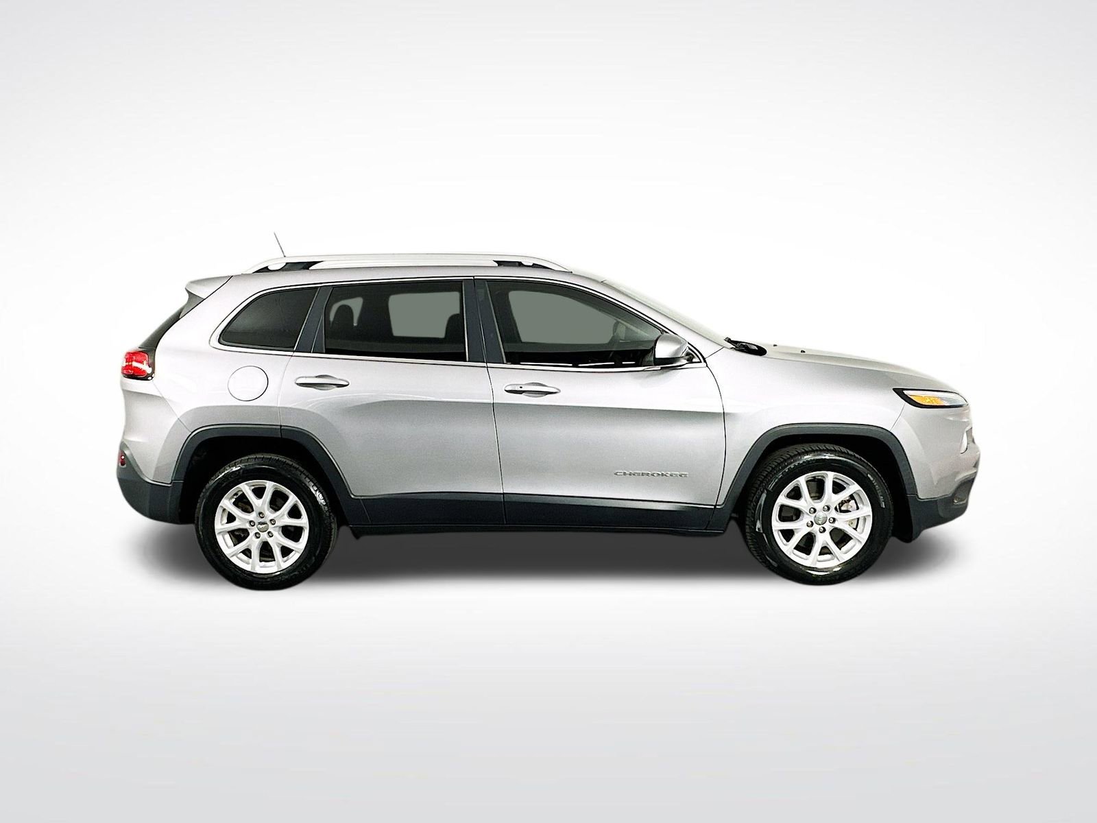 Used 2018 Jeep Cherokee Latitude Plus w/ Comfort/Convenience Group image 9