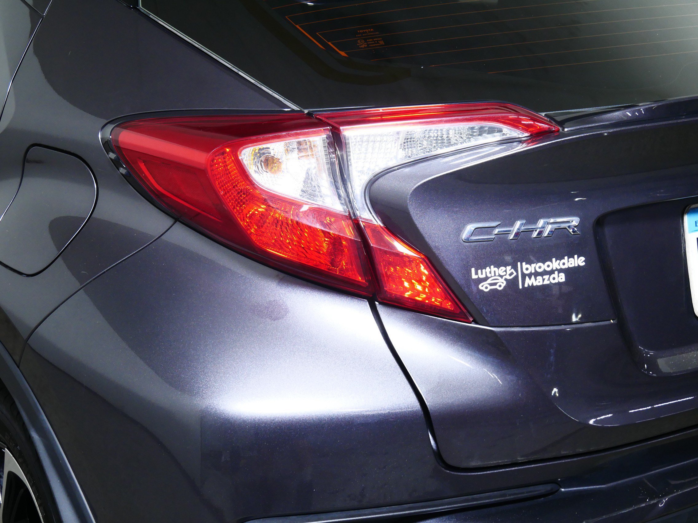 Used 2019 Toyota C-HR XLE FWD image 17