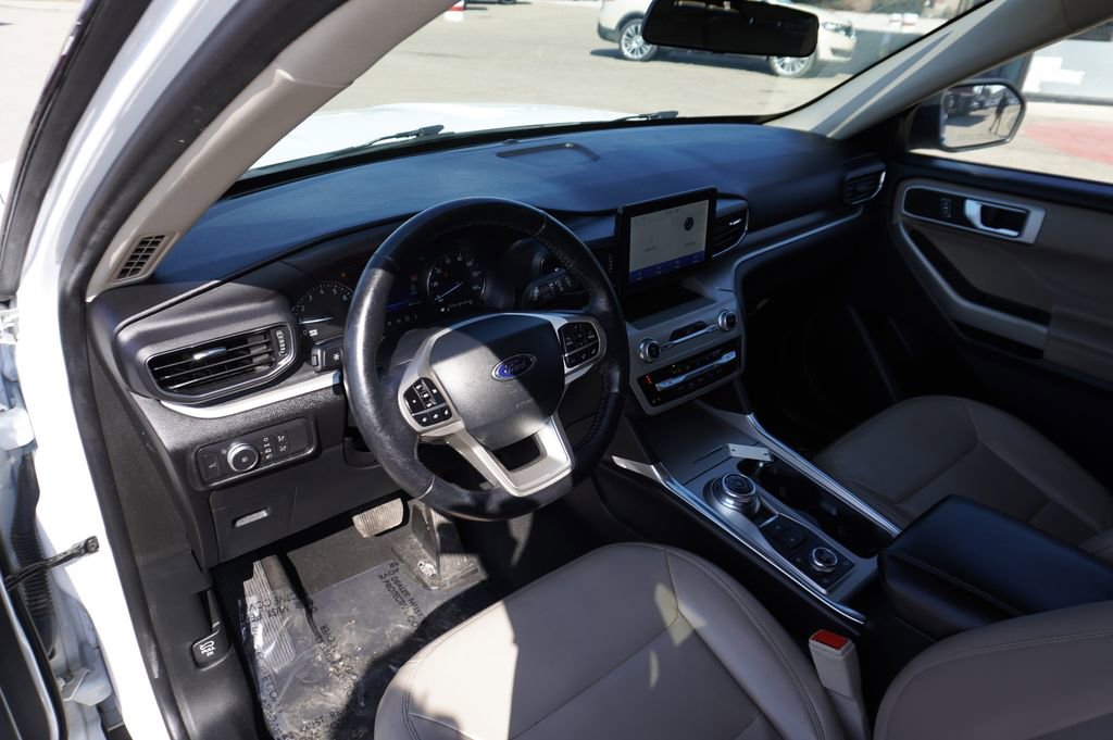 Used 2022 Ford Explorer XLT w/ Equipment Group 202A image 25