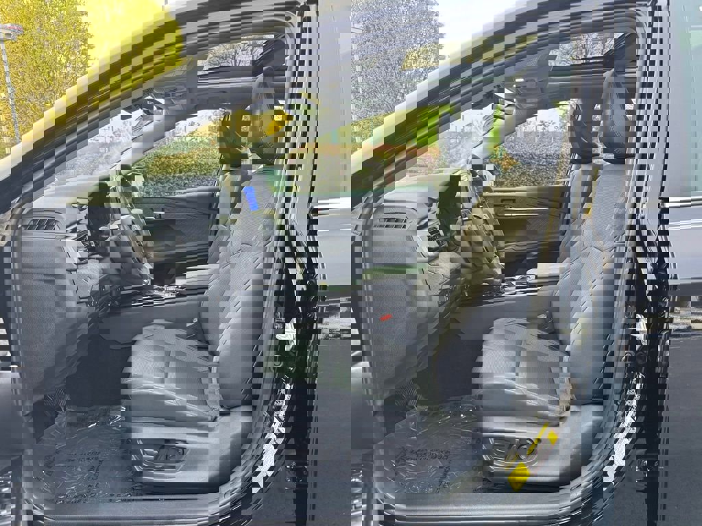 Used 2025 Toyota Camry XLE w/ Premium Plus Package image 23