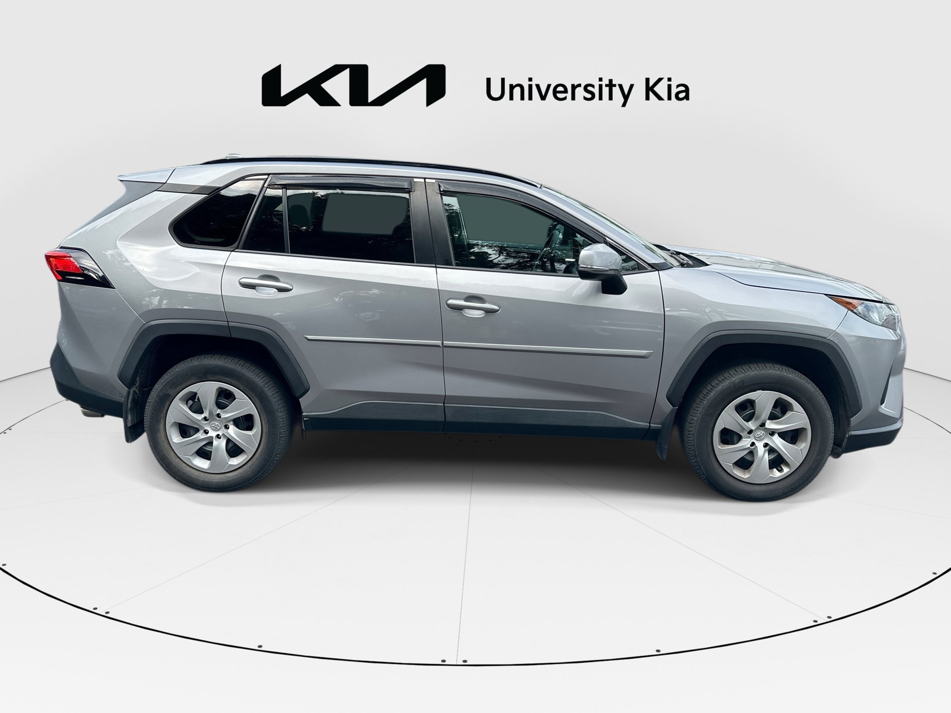 Used 2019 Toyota RAV4 LE FWD image 9