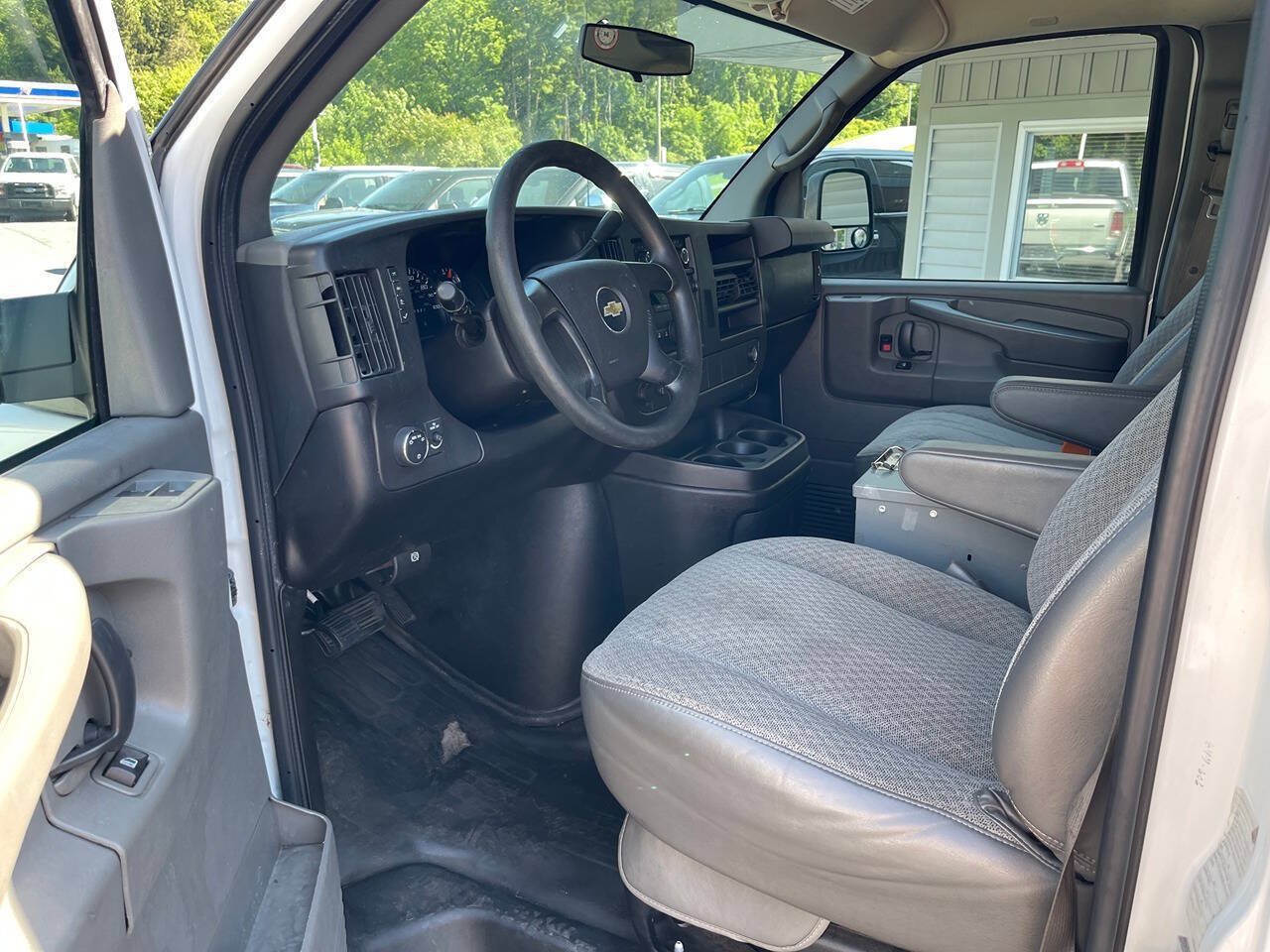 Used 2014 Chevrolet Express 1500 RWD image 13