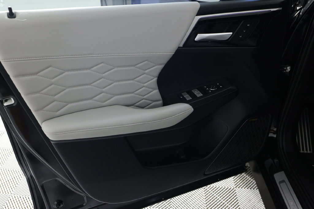 Used 2025 Mitsubishi Outlander AWD image 17