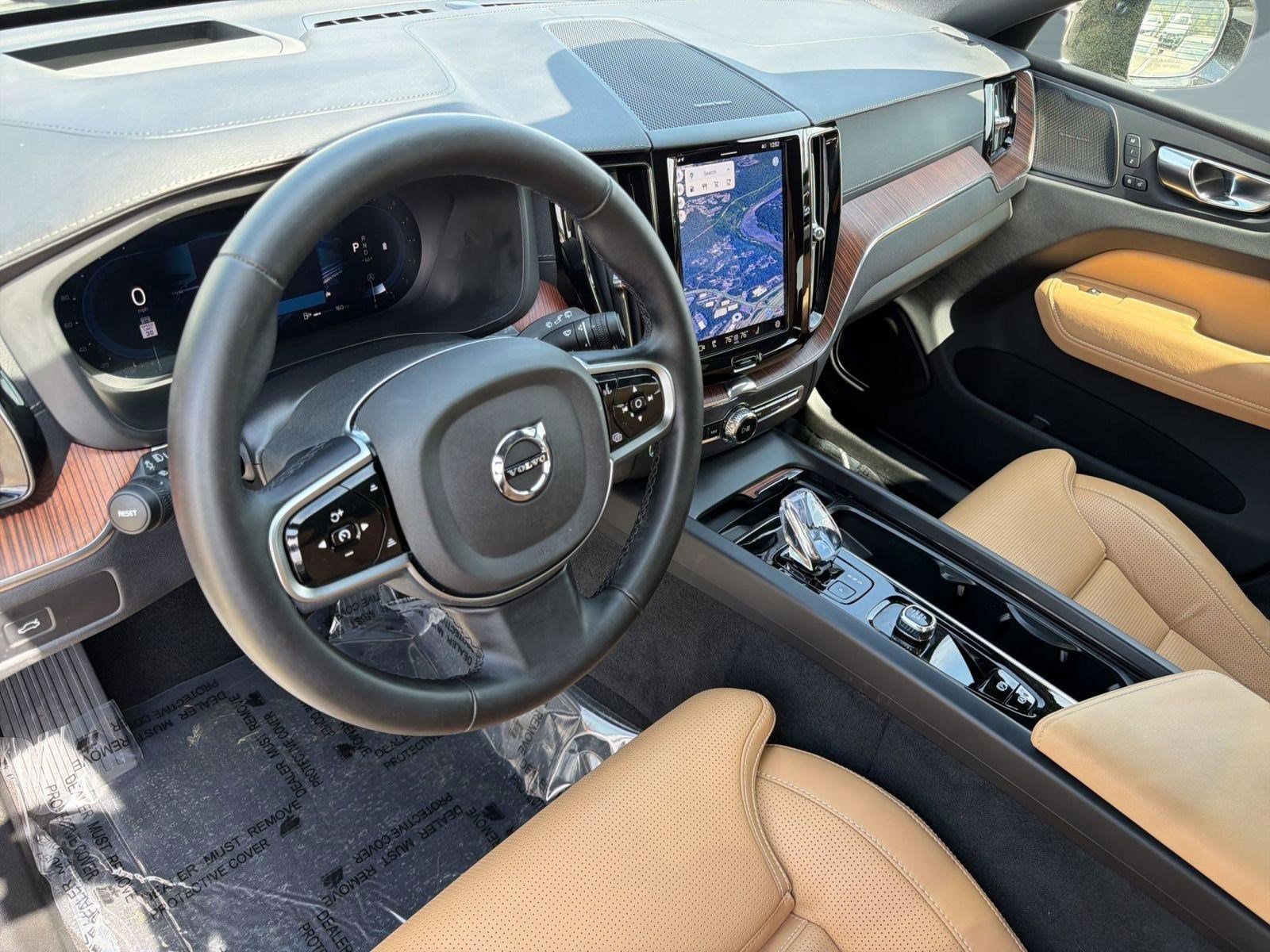 Used 2025 Volvo XC60 B5 Ultra w/ Protection Package Premier image 4