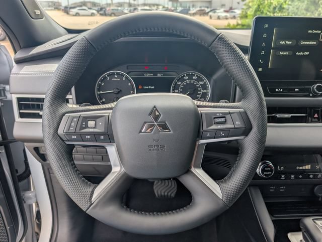 New 2026 Mitsubishi Outlander LE FWD image 15