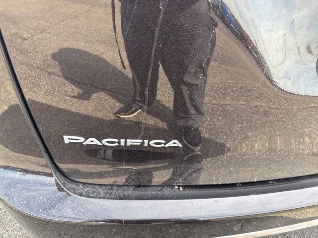 Used 2017 Chrysler Pacifica Touring-L Plus w/ Advanced Safetytec Group image 8