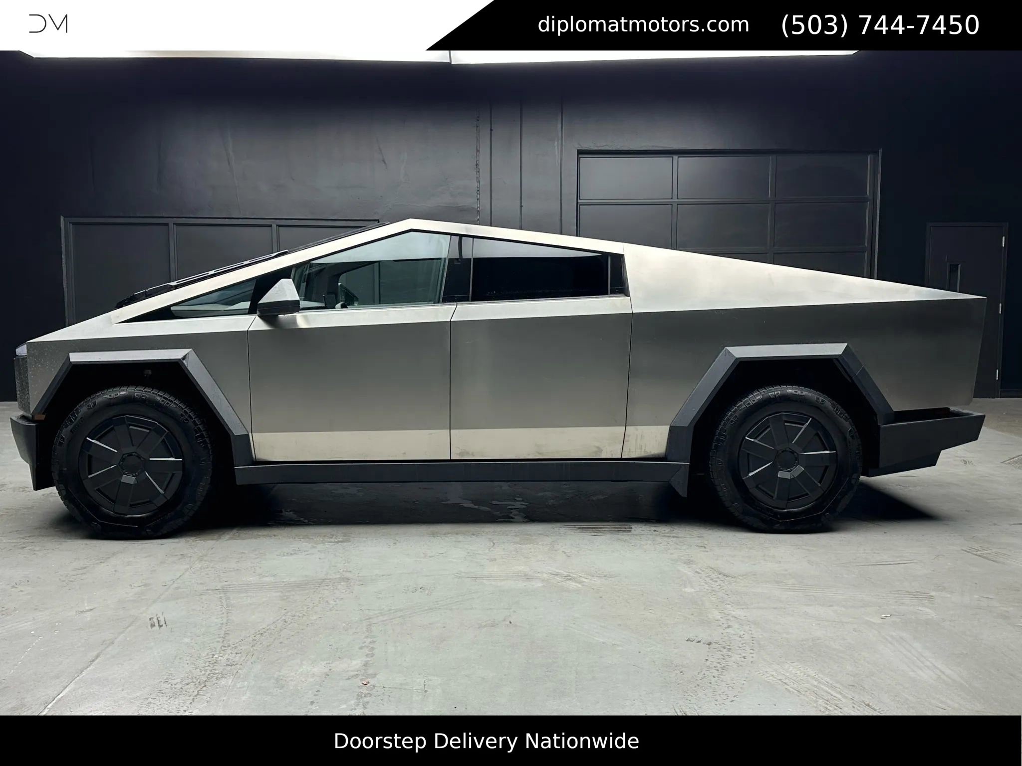 Used 2025 Tesla Cybertruck AWD Crew Cab image 3