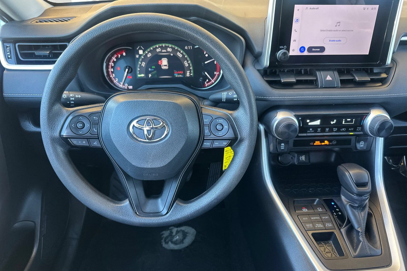 Used 2024 Toyota RAV4 LE AWD/4WD image 17