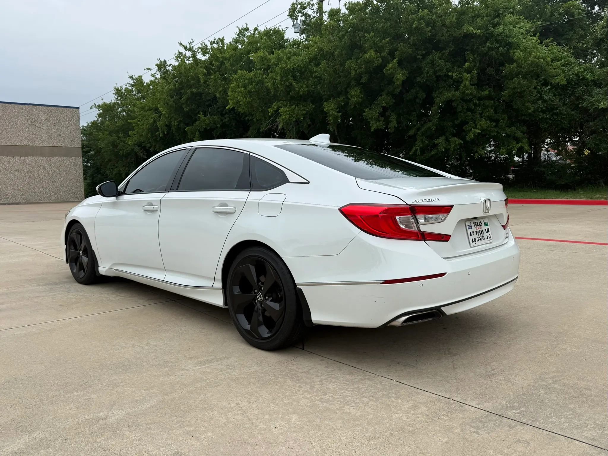 Used 2019 Honda Accord Touring image 4