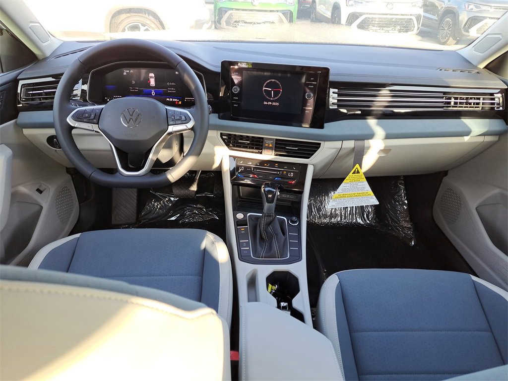 Used 2025 Volkswagen Jetta SE w/ Black Wheel Package image 6