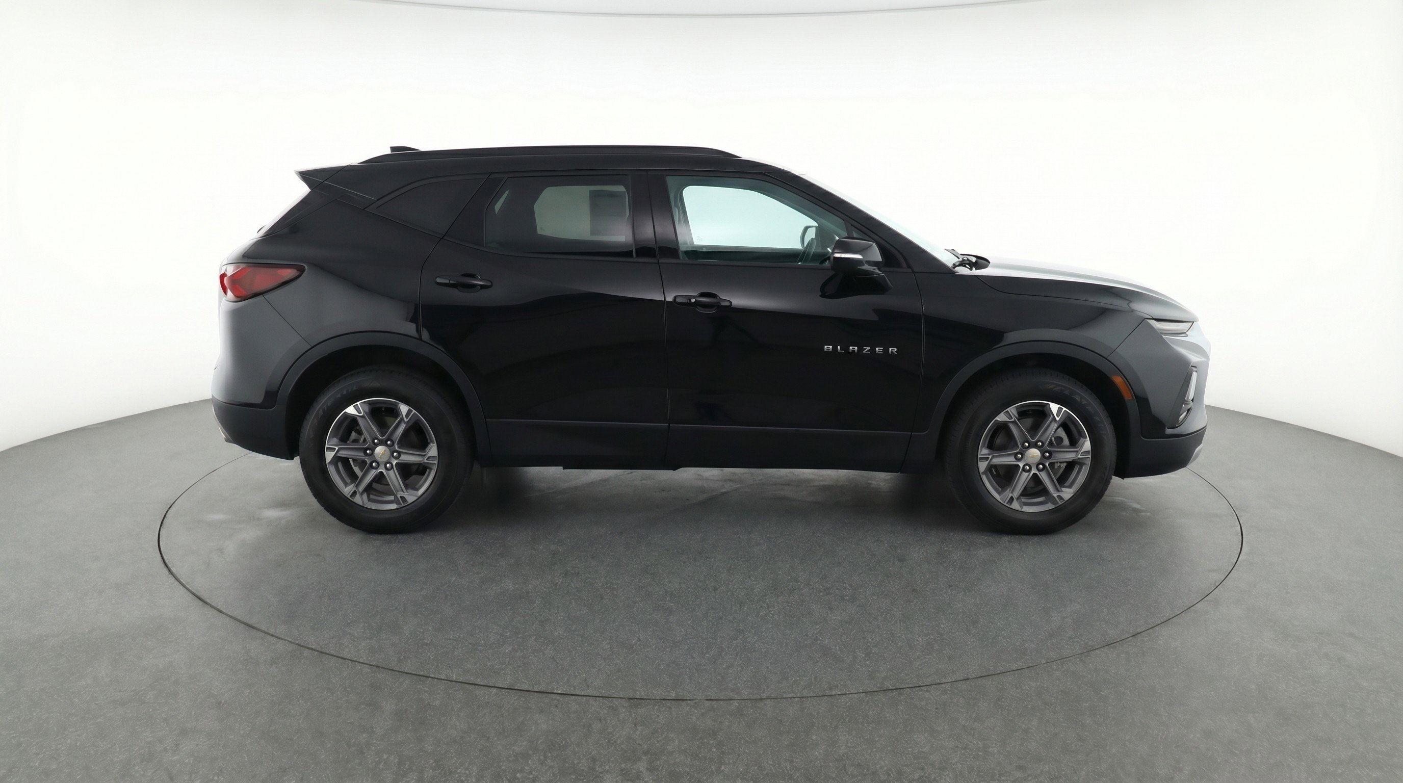 Used 2025 Chevrolet Blazer LT FWD image 11
