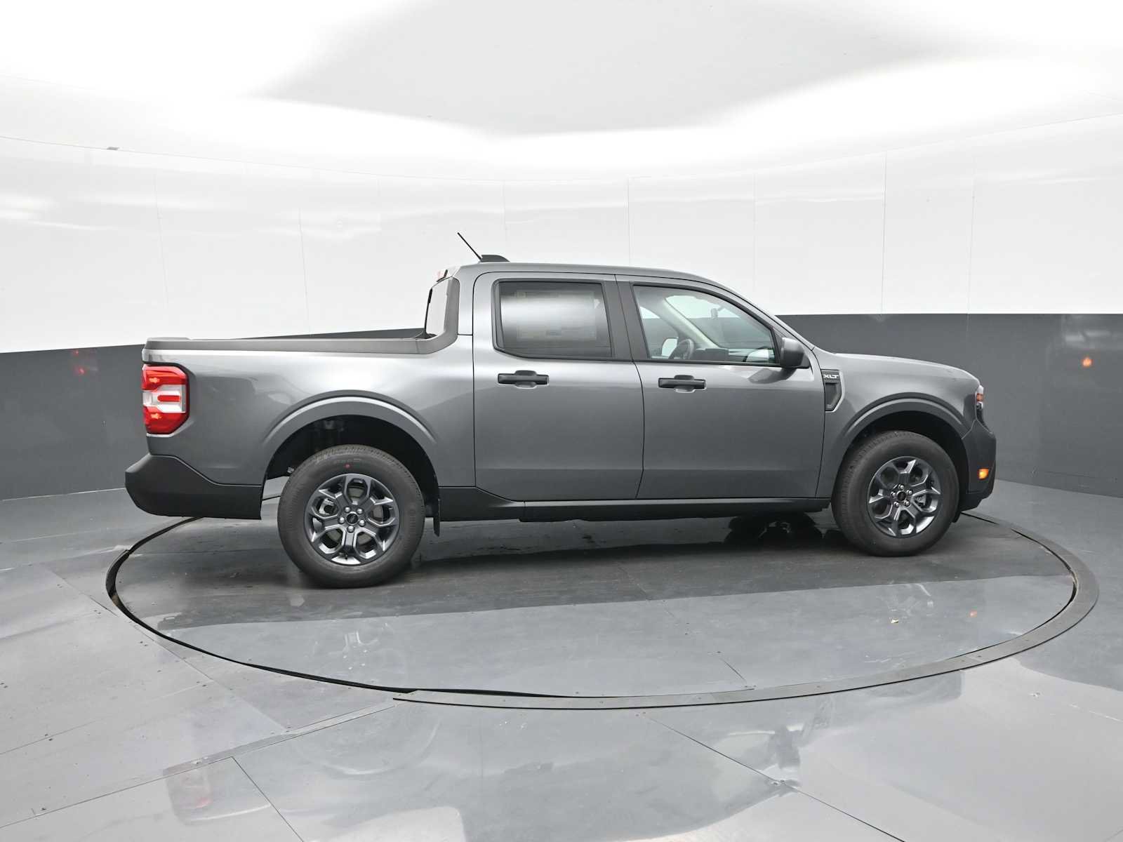 New 2025 Ford Maverick XLT image 9