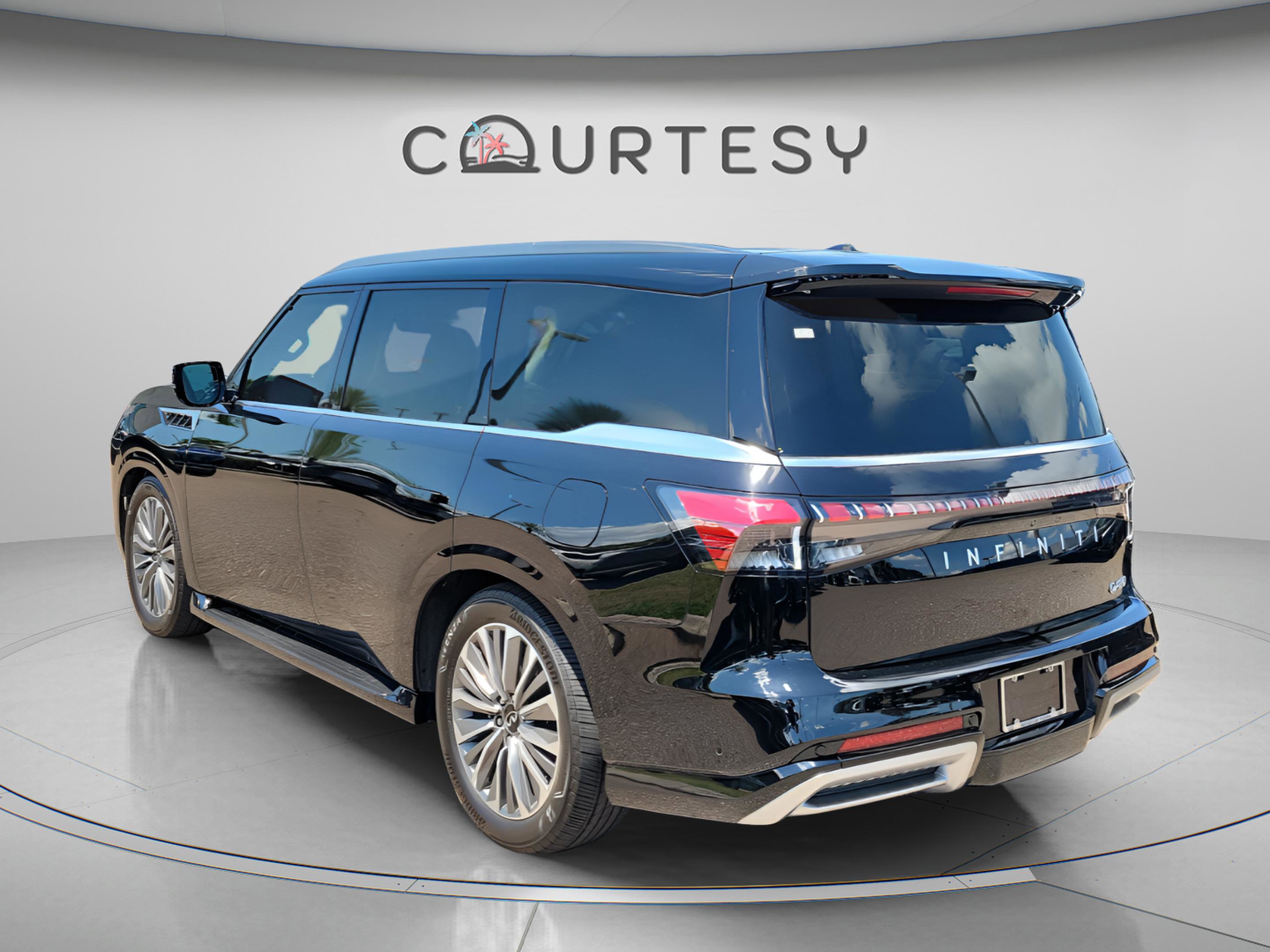 Certified 2025 INFINITI QX80 Luxe RWD image 2