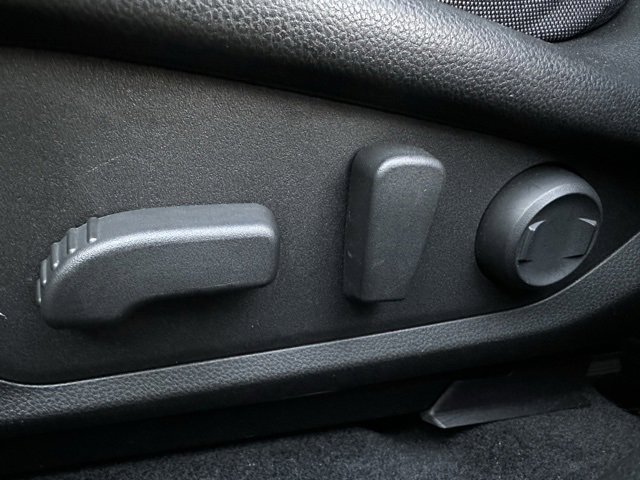 Used 2025 Subaru Crosstrek 2.0i Premium image 21