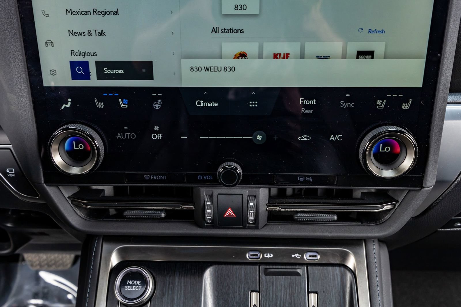 Used 2025 Lexus GX 550 w/ Accessory Package (2T) AWD/4WD image 26