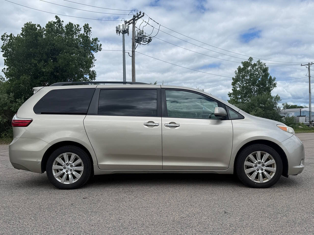 Used 2015 Toyota Sienna XLE AWD/4WD image 6