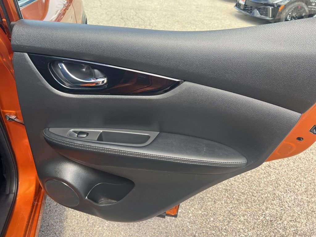 Used 2017 Nissan Rogue Sport SV w/ SV All-Weather Package AWD/4WD image 15