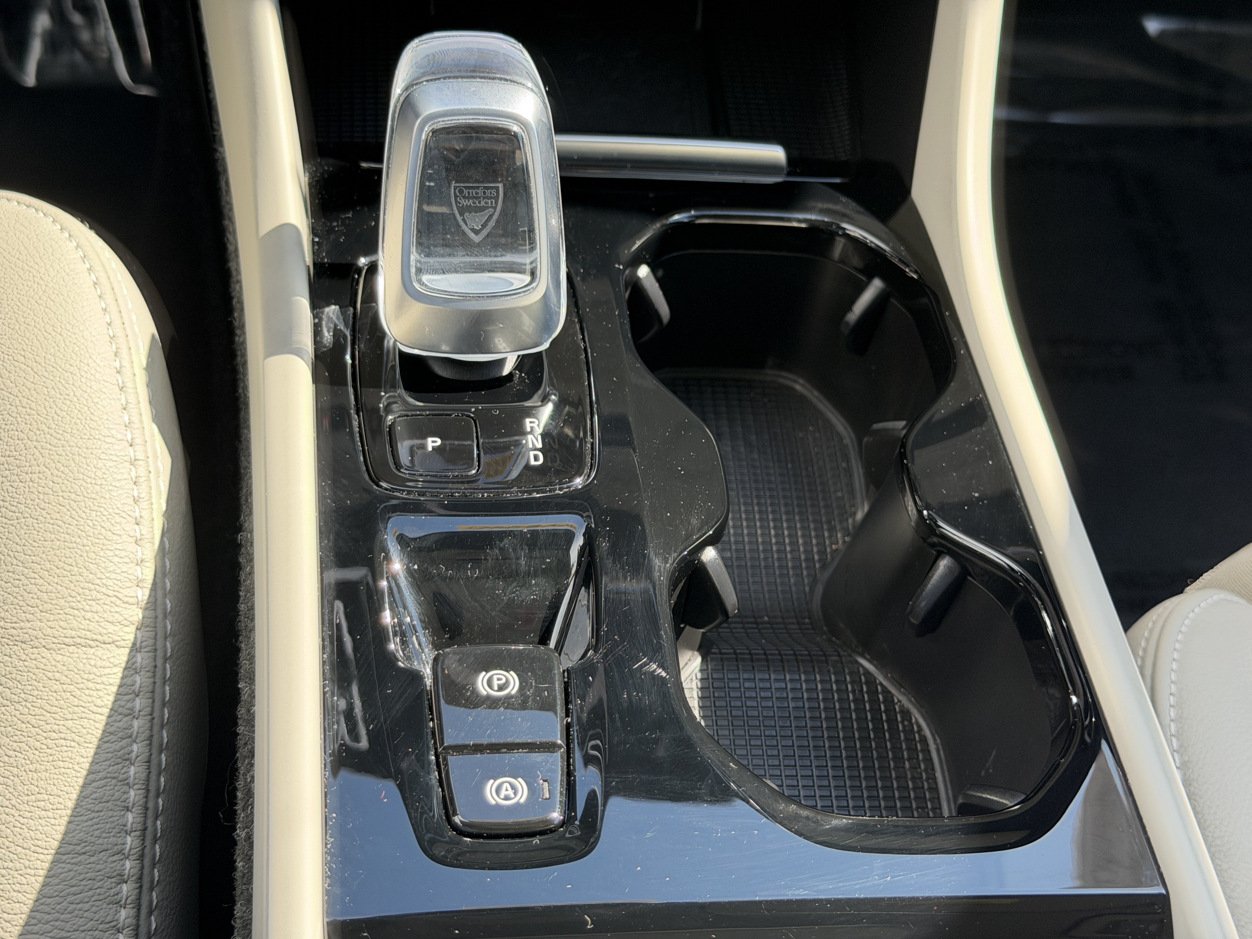 Certified 2023 Volvo XC40 B5 Plus w/ Driver Assist Package AWD/4WD image 27