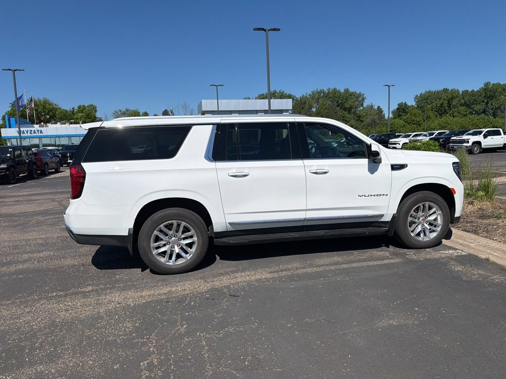 Used 2024 GMC Yukon XL SLT w/ SLT Luxury Package AWD/4WD image 17