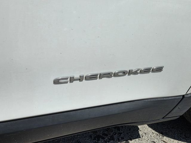 Used 2015 Jeep Cherokee Latitude w/ Comfort/Convenience Group image 5