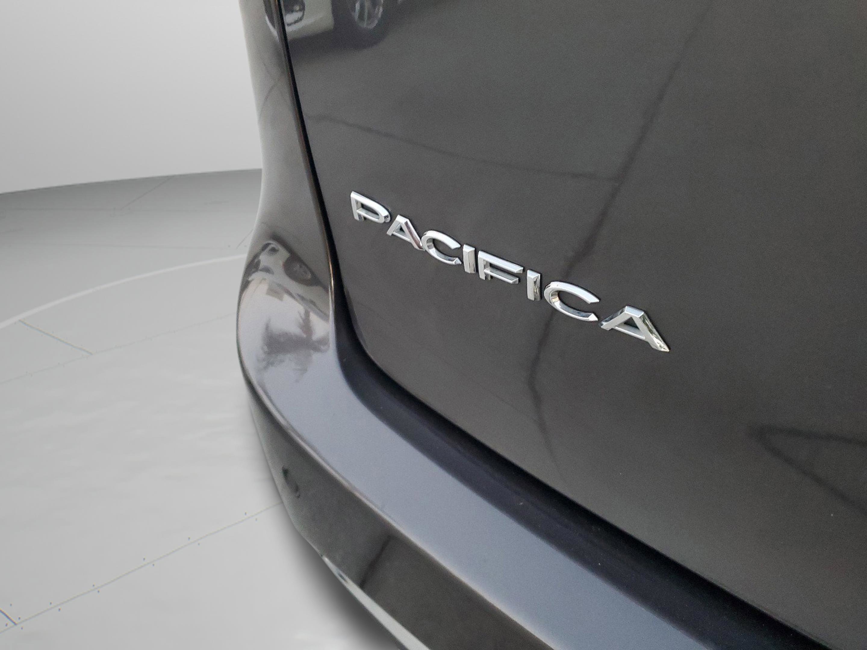 Certified 2022 Chrysler Pacifica Limited FWD image 31