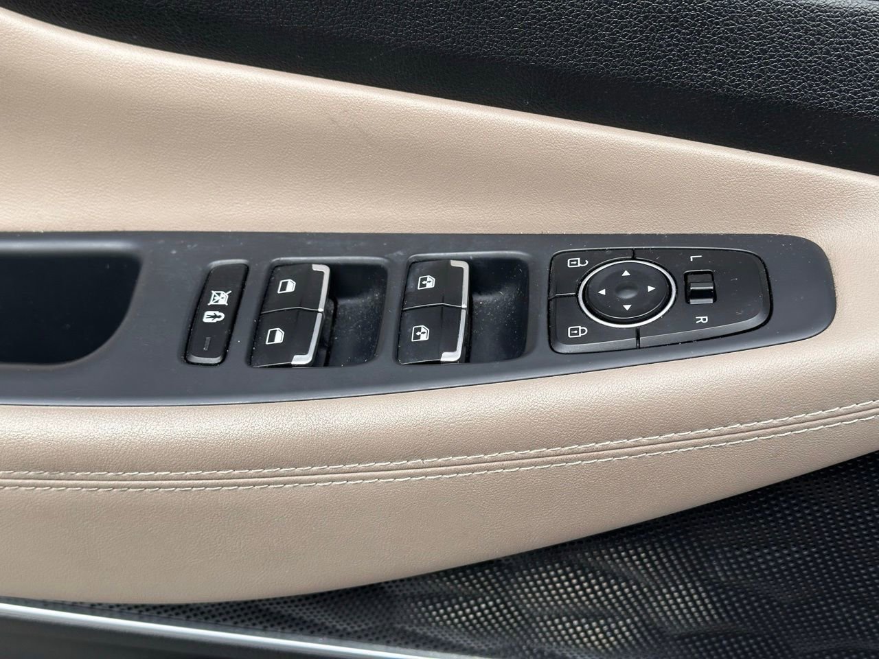 Used 2020 Hyundai Santa Fe Limited image 24