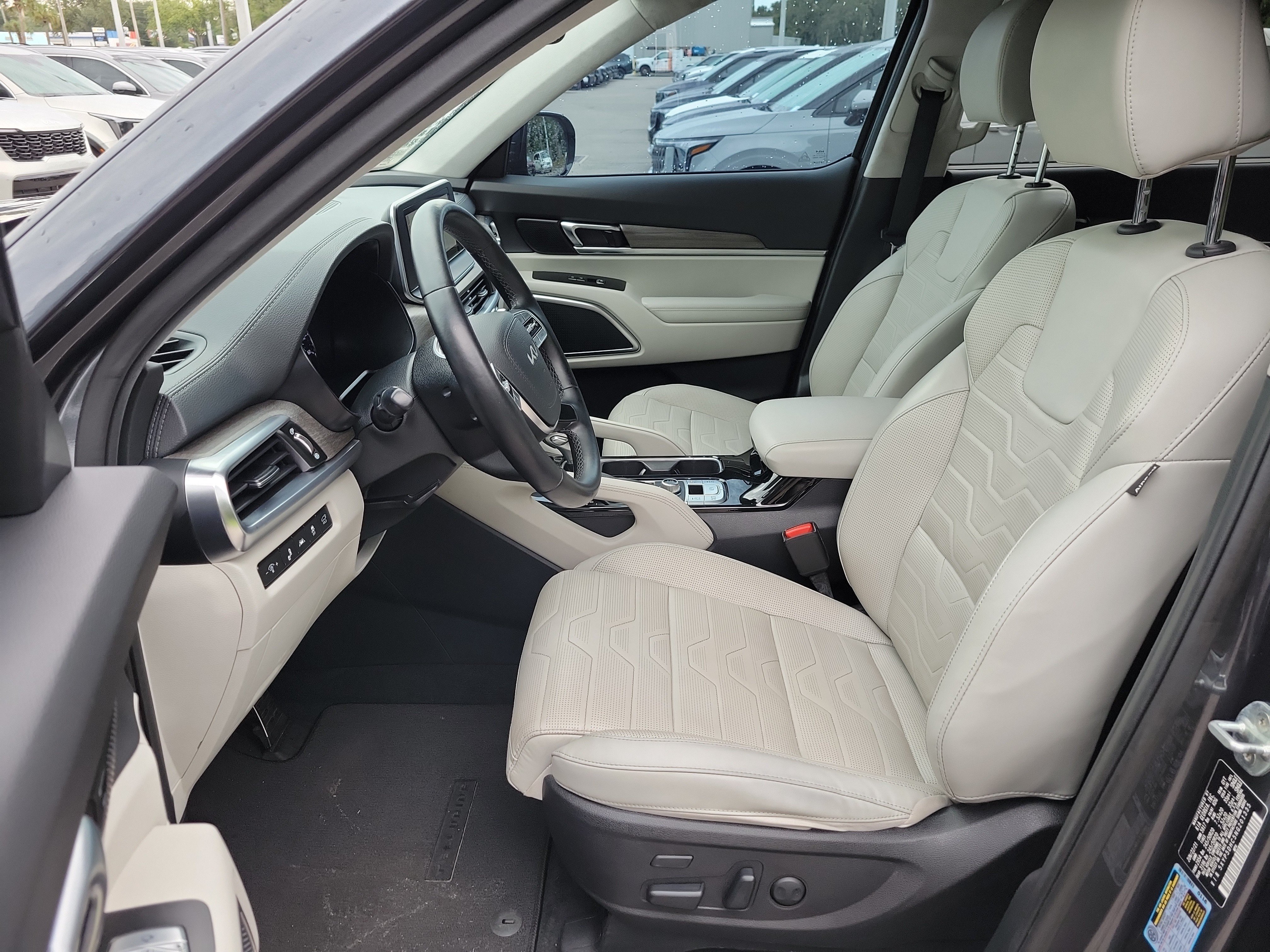 Certified 2022 Kia Telluride SX w/ SX Prestige Package AWD/4WD image 23