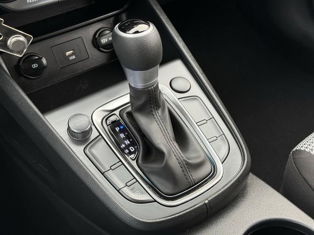 Used 2023 Hyundai Kona SE image 19